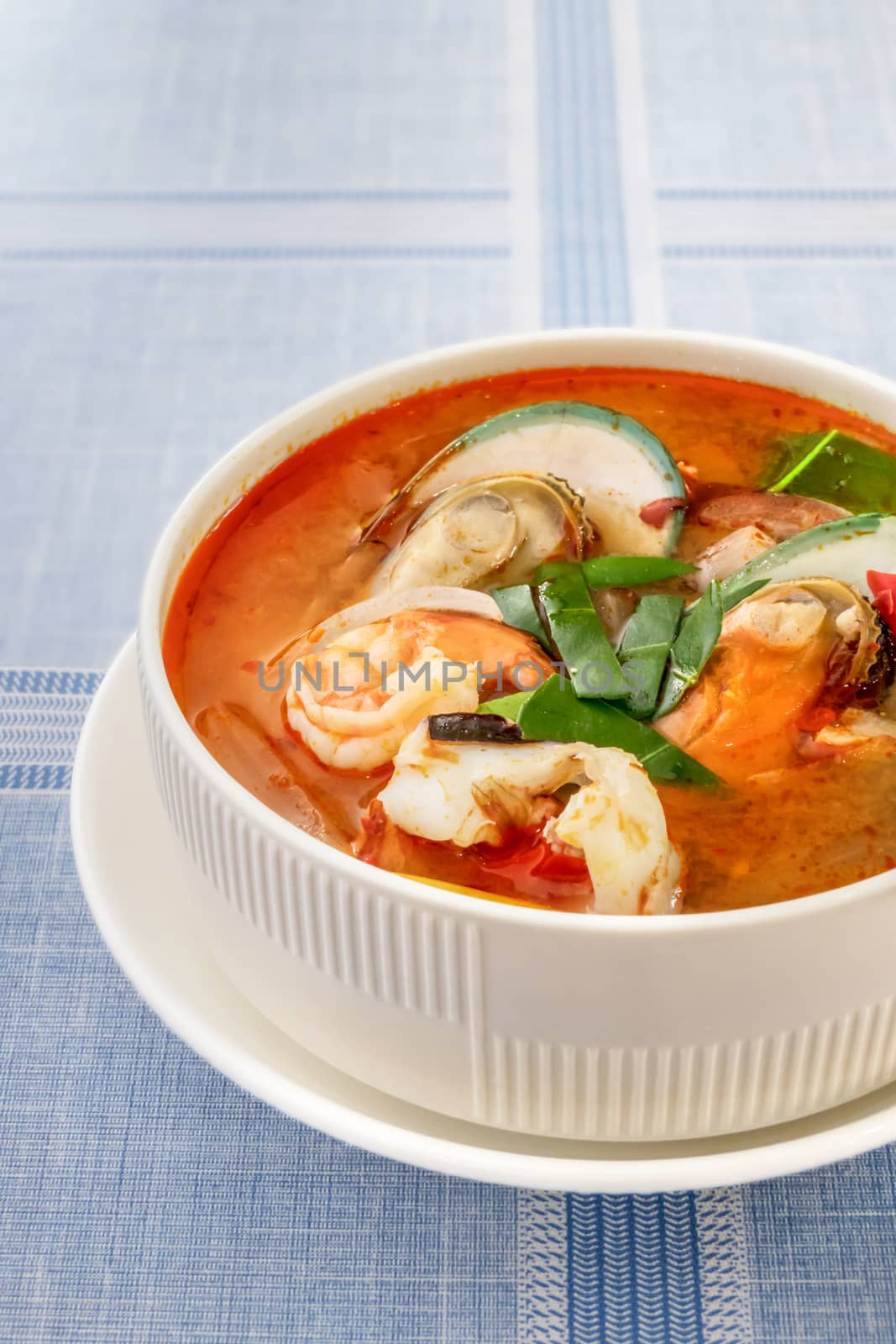 Spicy seafood soup by rakratchada