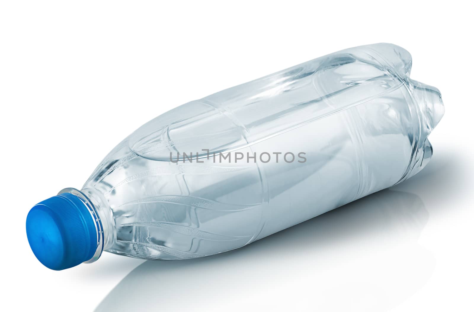 Closed plastic bottle with water lies by Cipariss