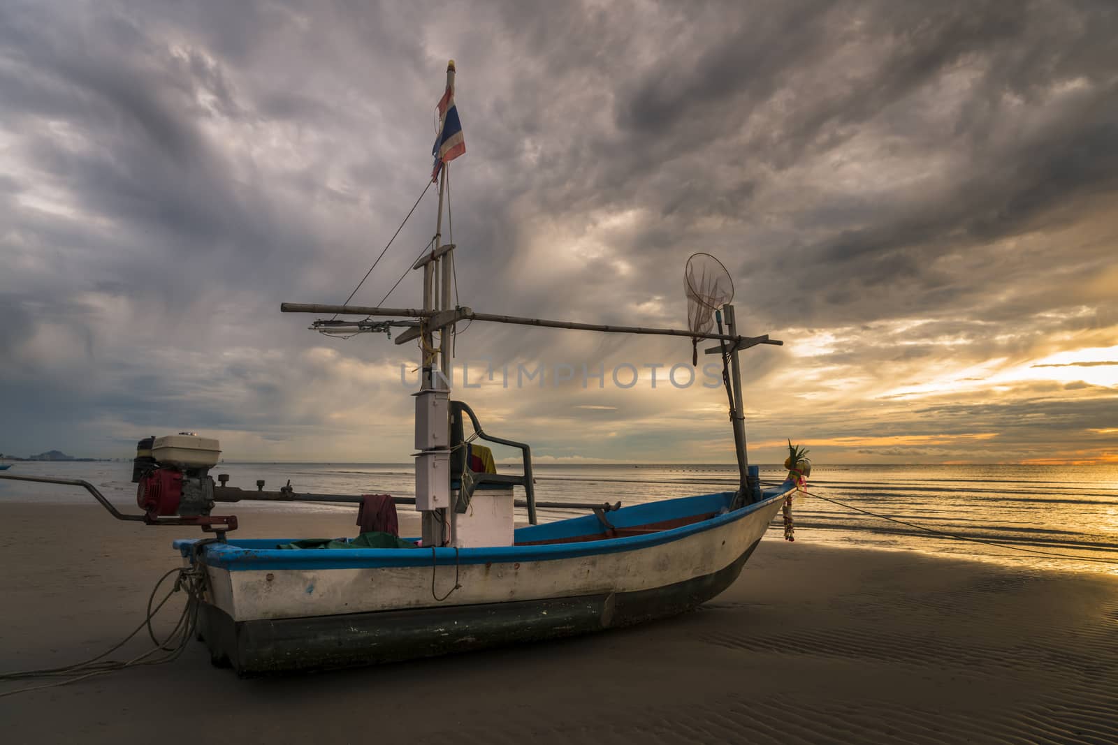 Fish boat rest on a beach by hongee