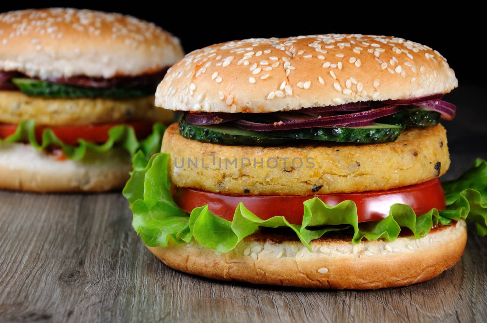 A simple and tasty dish of chickpeas or Nut Burger. by Apolonia