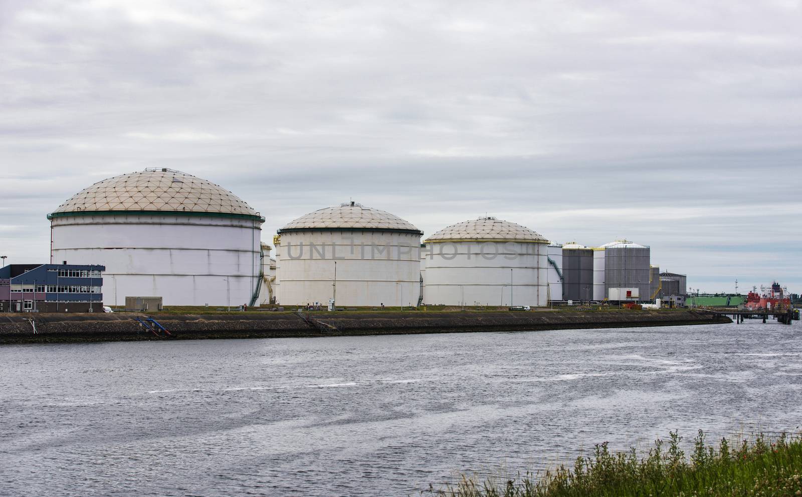 oil storage tanks in rotterdam europoort harbor