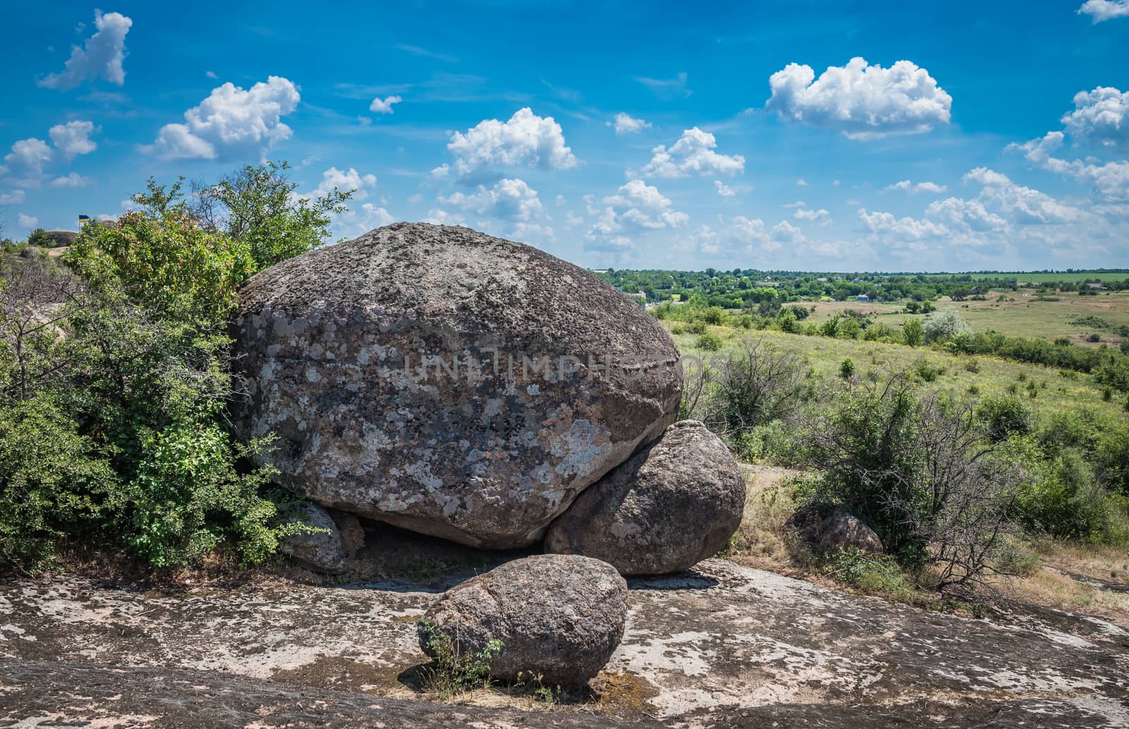 Arbuzinka Rocks in the Actovo canyon, Ukraine by Multipedia