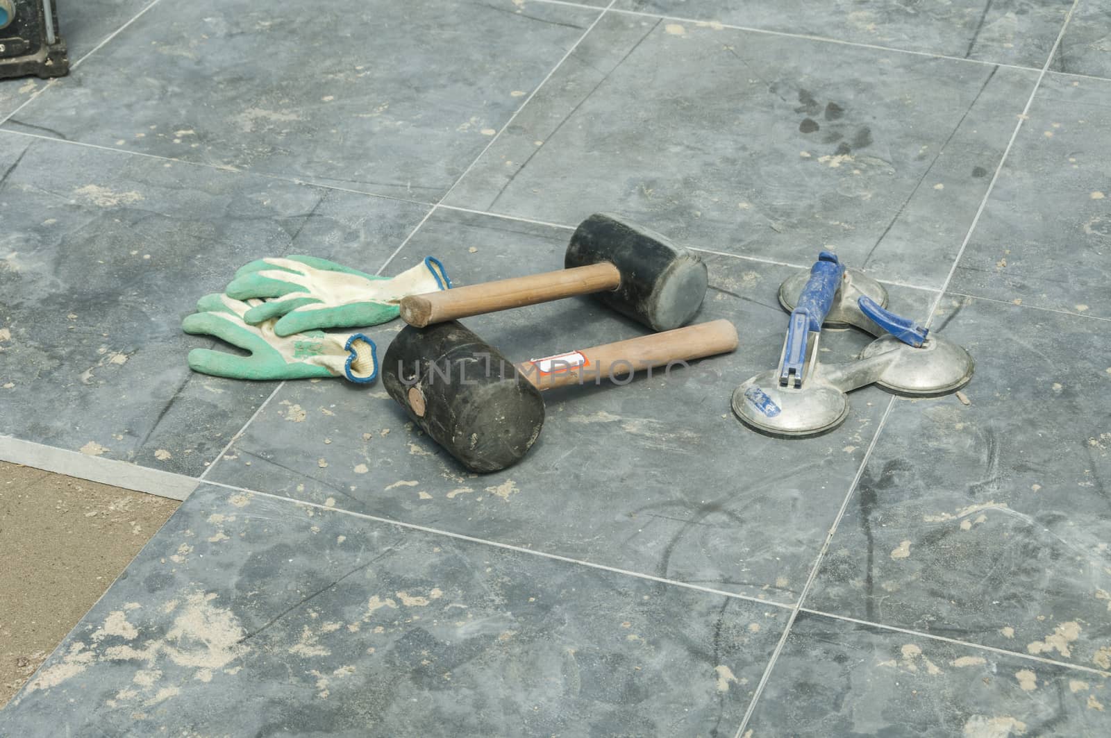 paving tools such as rubber hammers and handles with suction cups