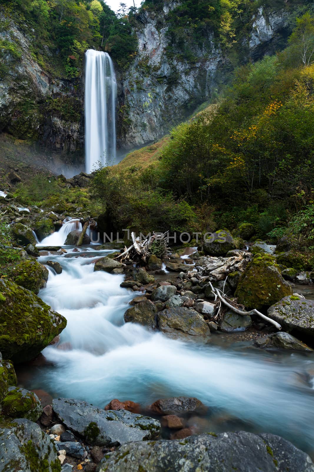 Flowing waterfall by leungchopan