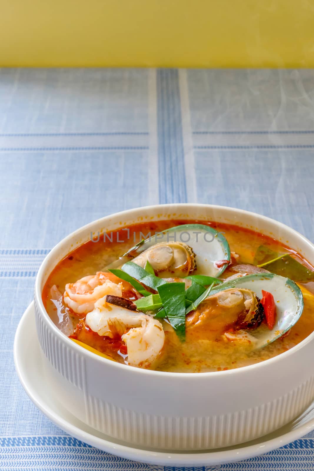 Spicy seafood soup by rakratchada