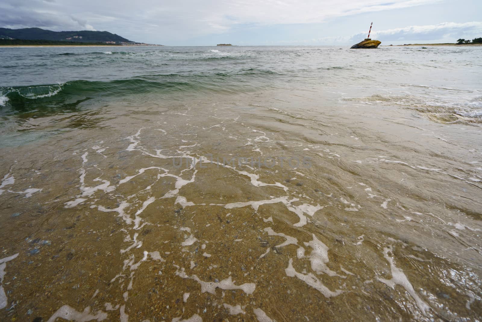 Noisy ocean surf with force throws waves to shore