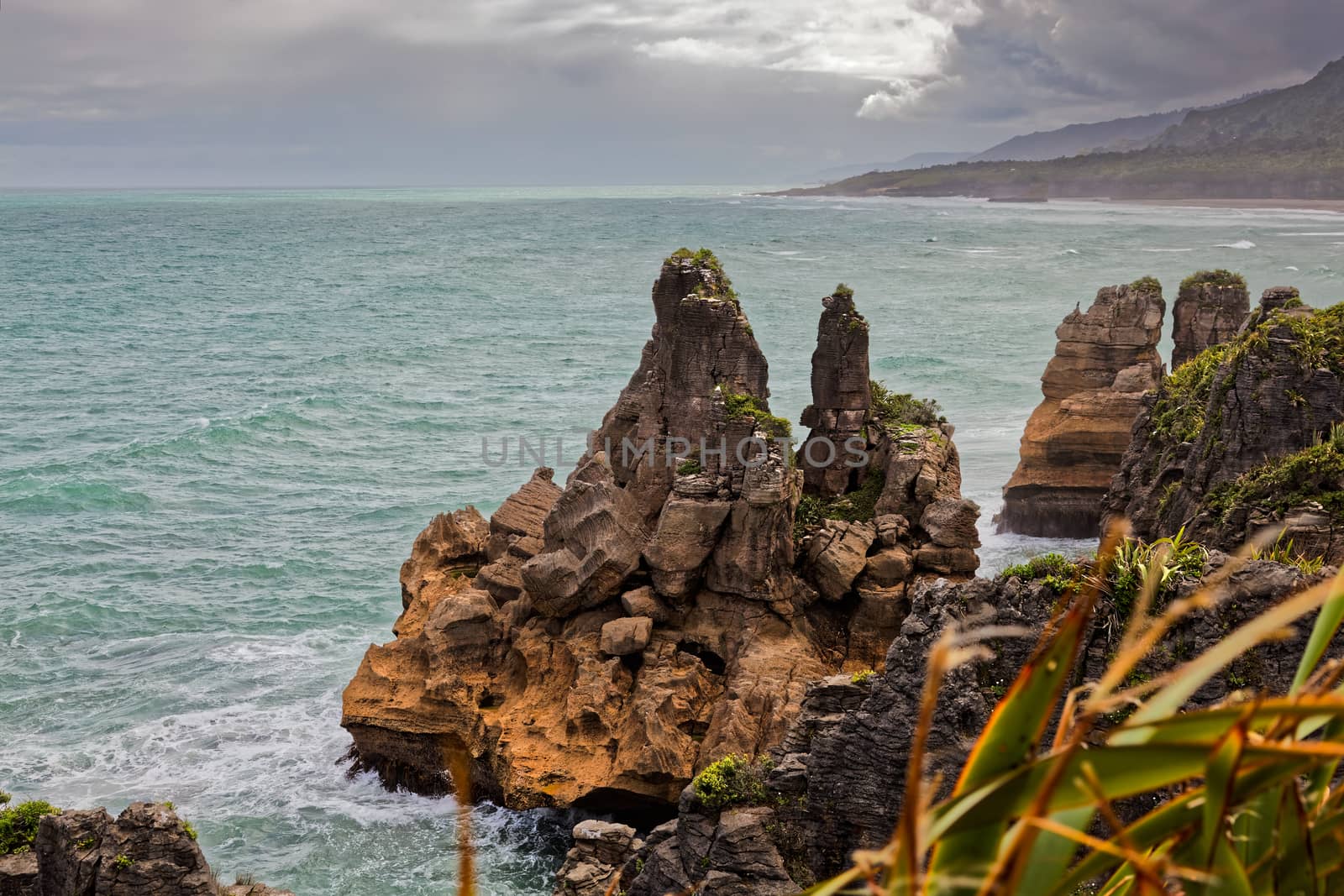 Pancake rocks near Punakaiki by phil_bird