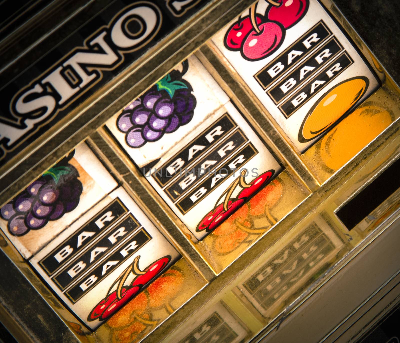 slot machine  by davincidig