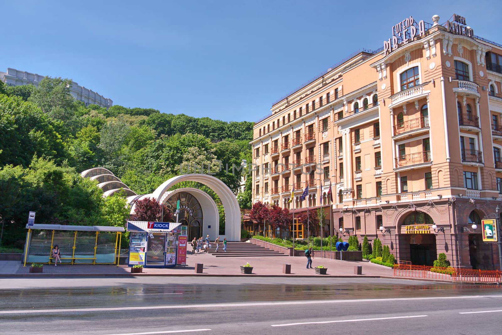 city hotel of a magnificent kind near to green picturesque slopes