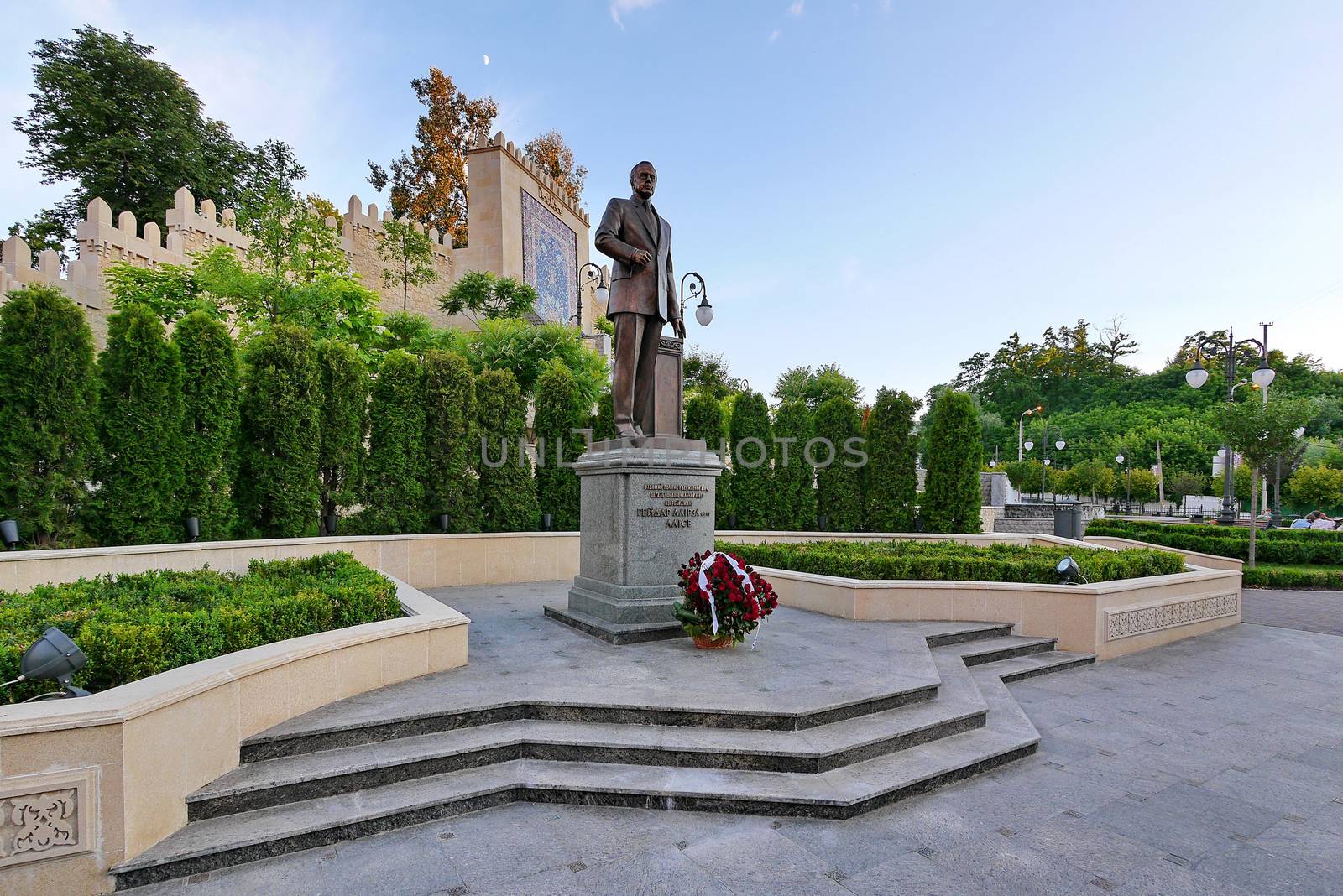 Monument to Heydar Aliyev against the background of a wall with an ornamental Azerbaijani carpet
