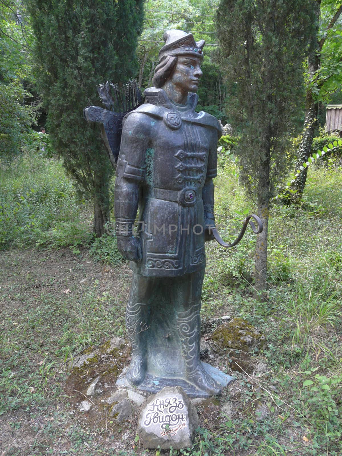 Sculpture of Prince Gwydon in knightly armor, with bow and arrows