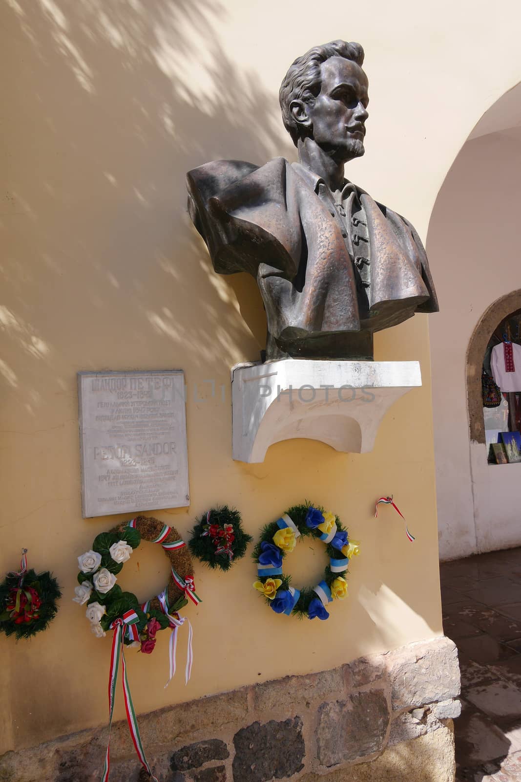 The monument on the wall of Shandor Petofi in the Mukacheve castle is decorated with flower wreaths by Adamchuk