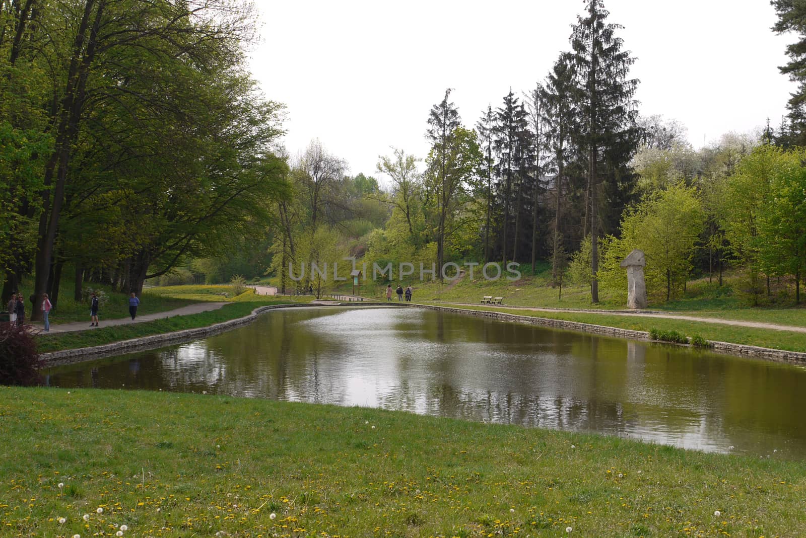 People stroll along the packed avenues amidst a beautiful transparent lake