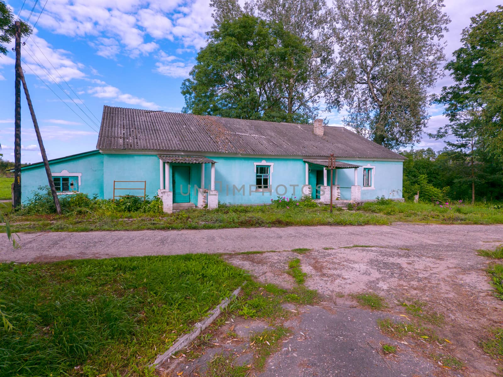 rural store in a one-story building with a slate roof against a background of green nature