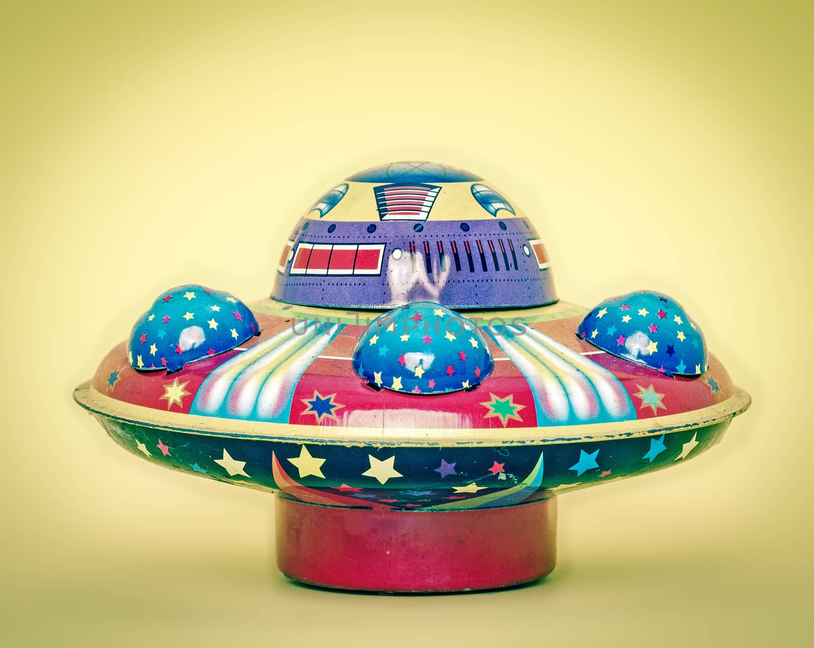 ufo toy by davincidig