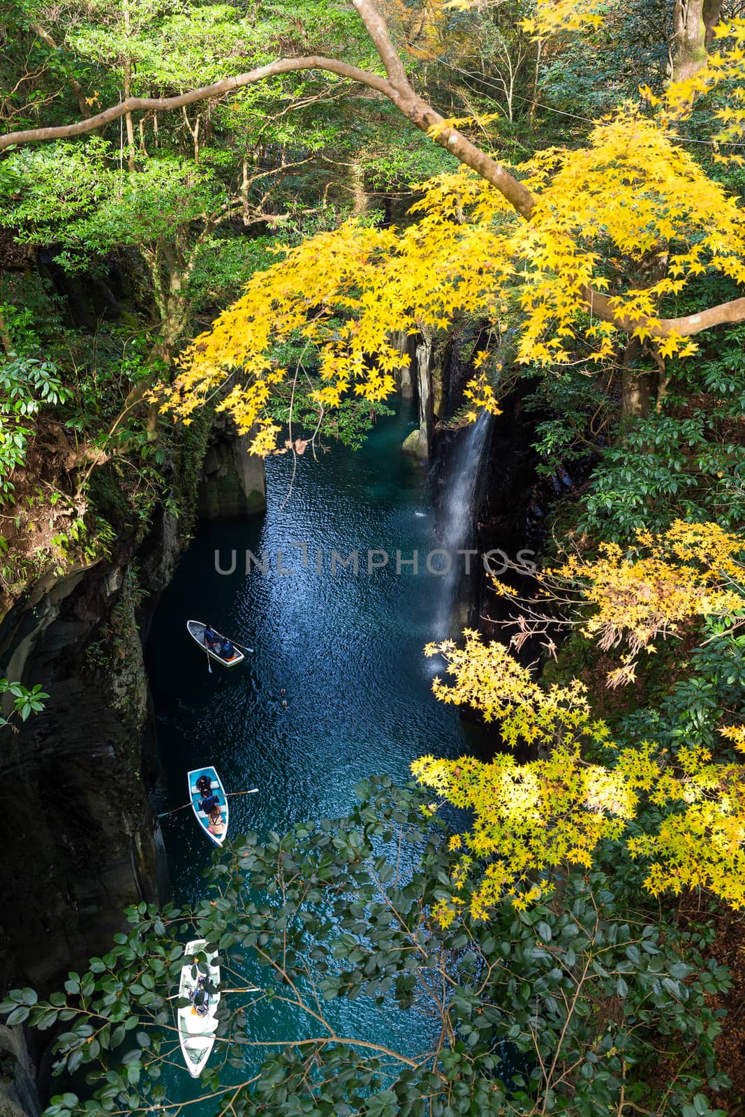 Takachiho in autumn by leungchopan