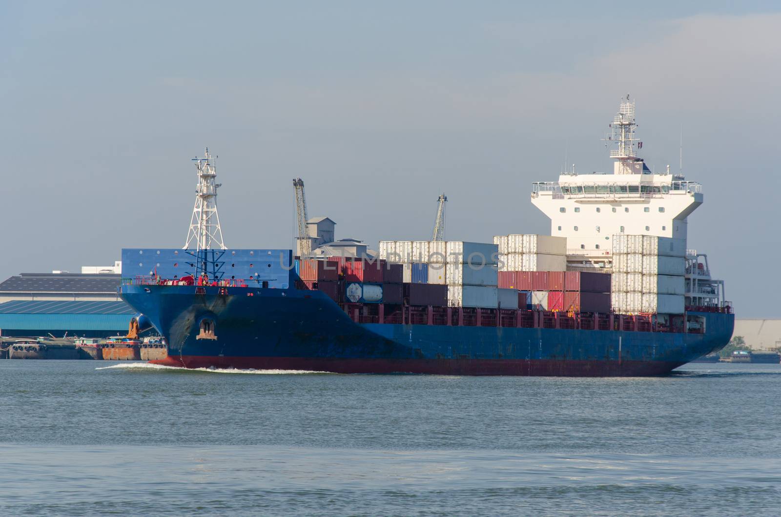 Container Cargo ship by aoo3771