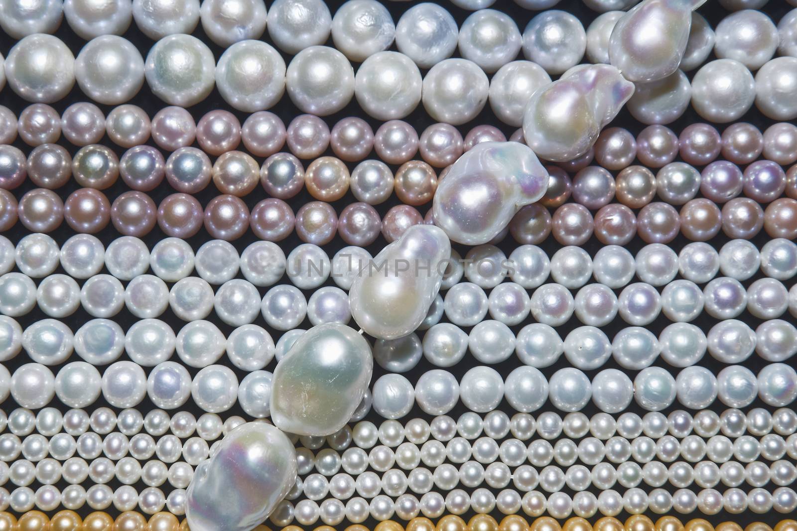 Japanese pearl threads with different colors and diameters