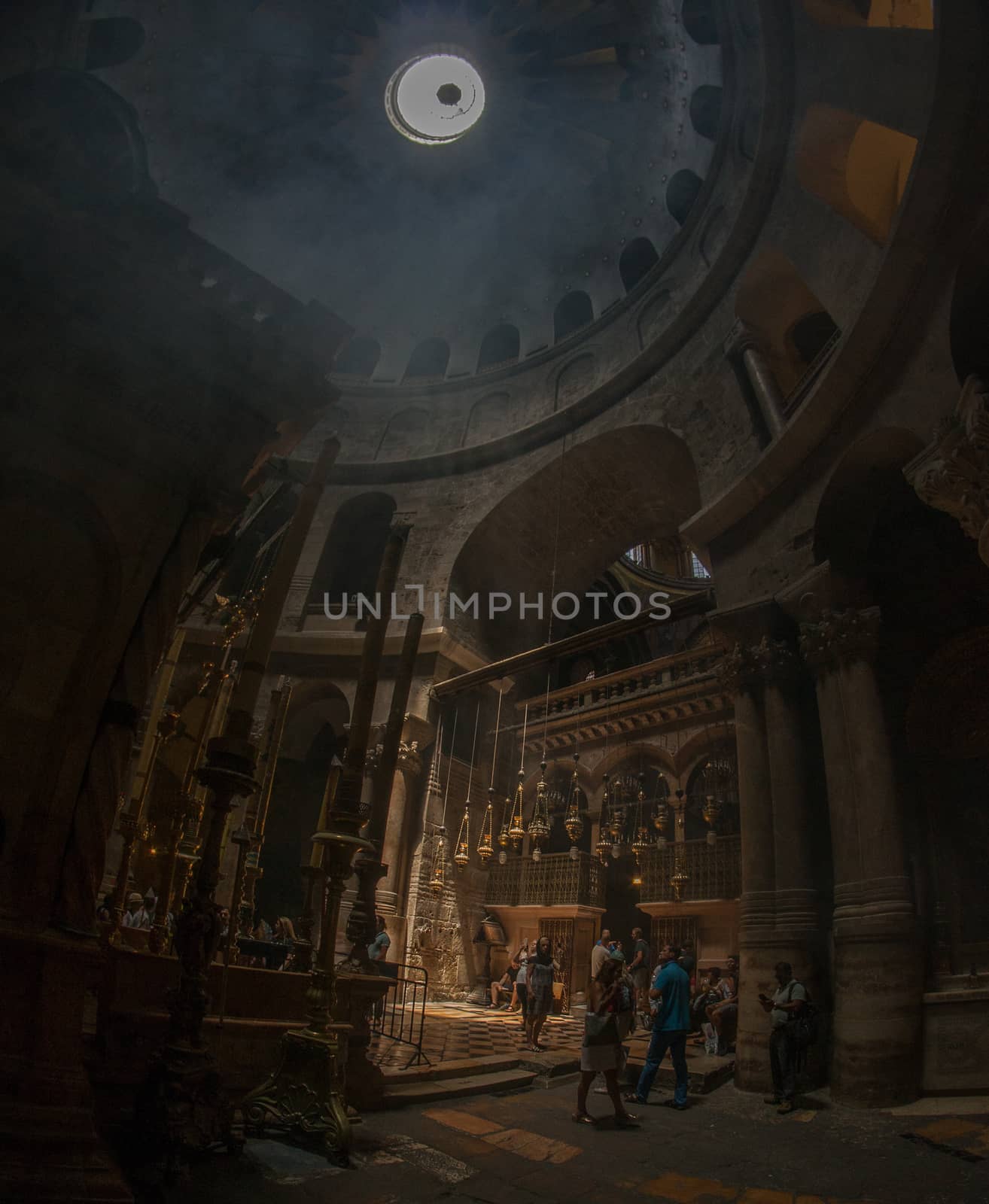 Piligrims praying in Church of the Holy Sepulchre