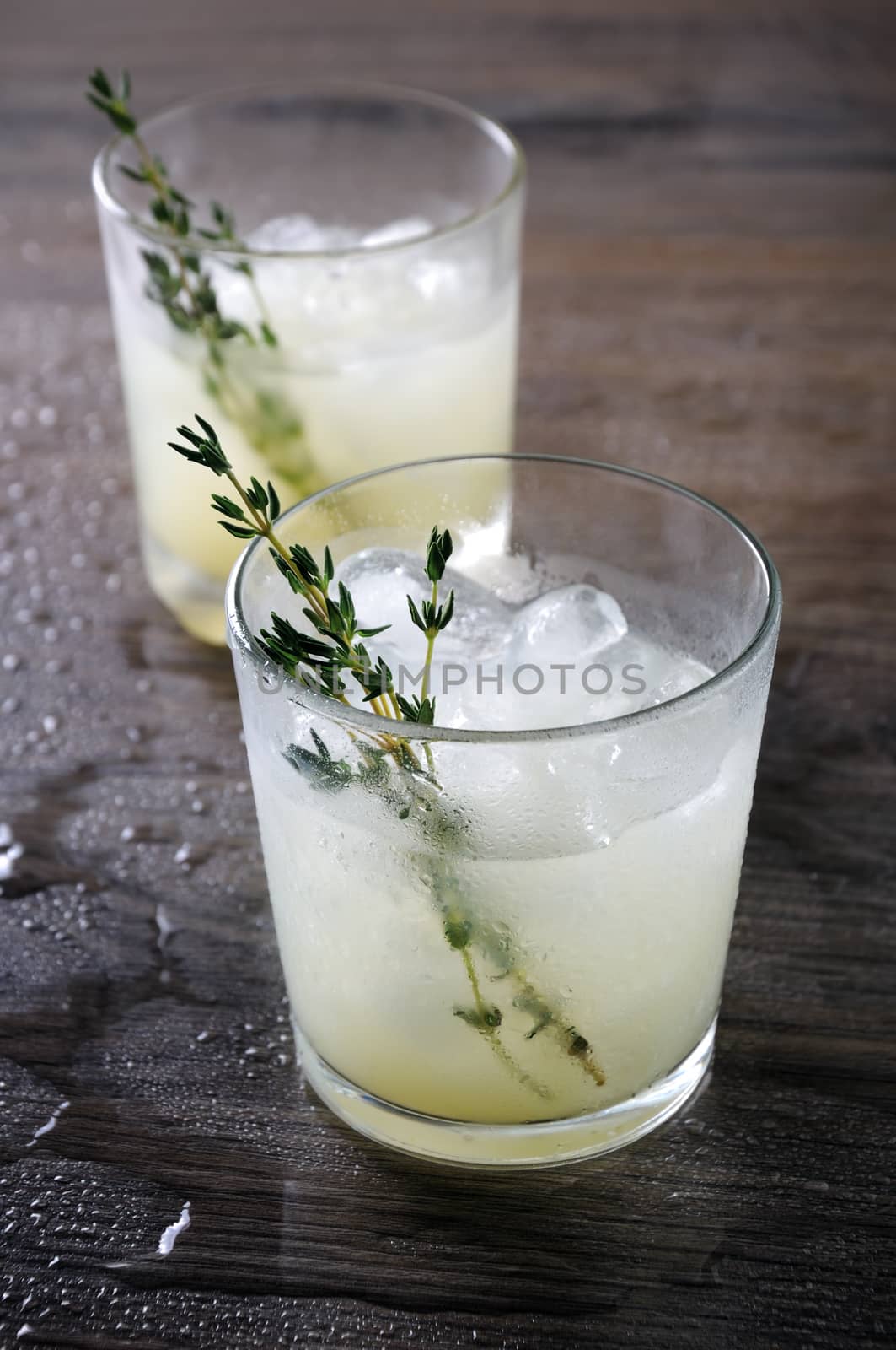 cocktail on the basis of gin, lemon juice or lime juice and notes of thyme. Pamper yourself with a refreshing cocktail 