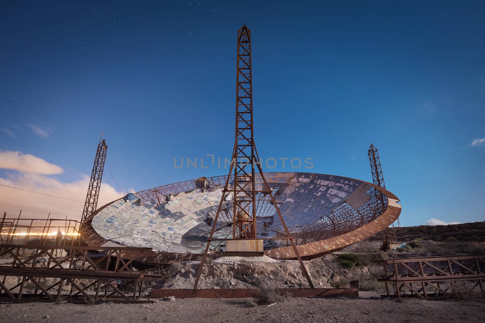 Nigth photography of a ruined setellite dish antenna by HERRAEZ