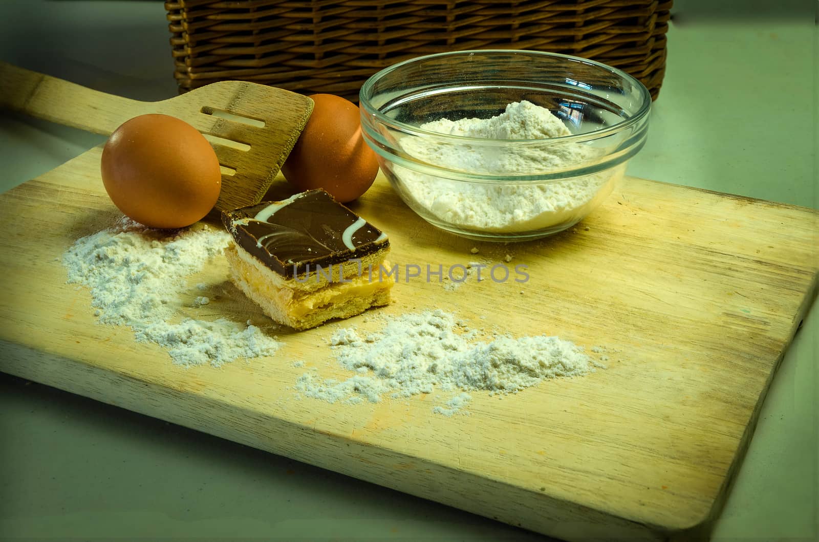 Strudel cake with cream and chocolate by bpardofotografia