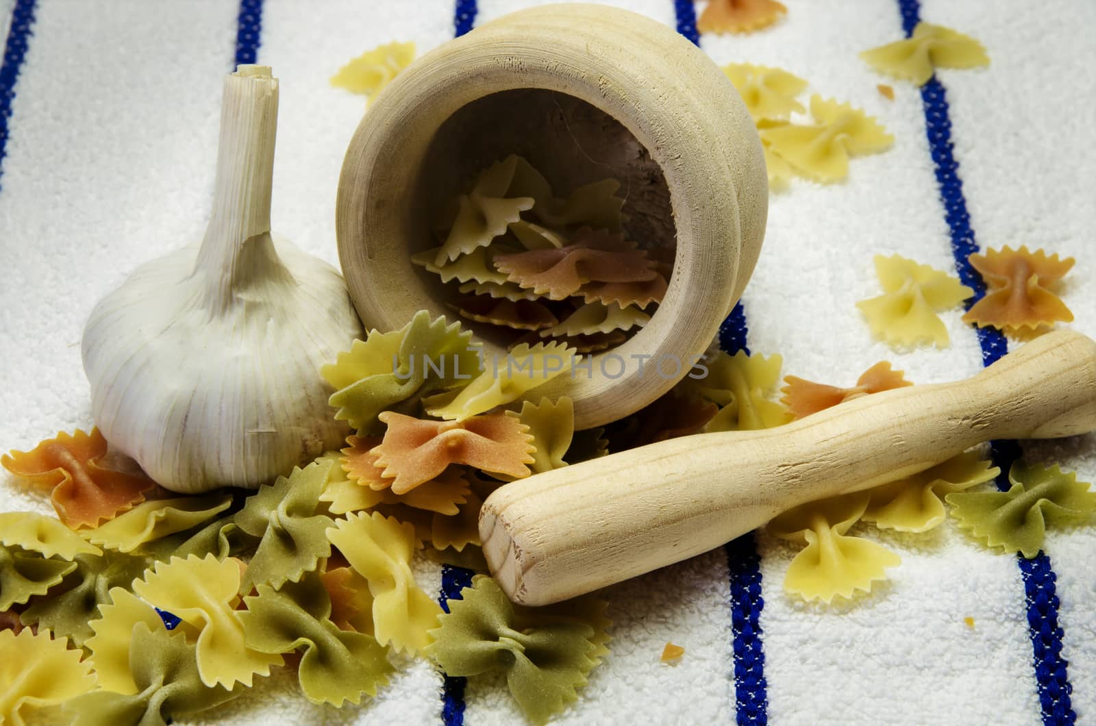 Pasta and garlic by bpardofotografia