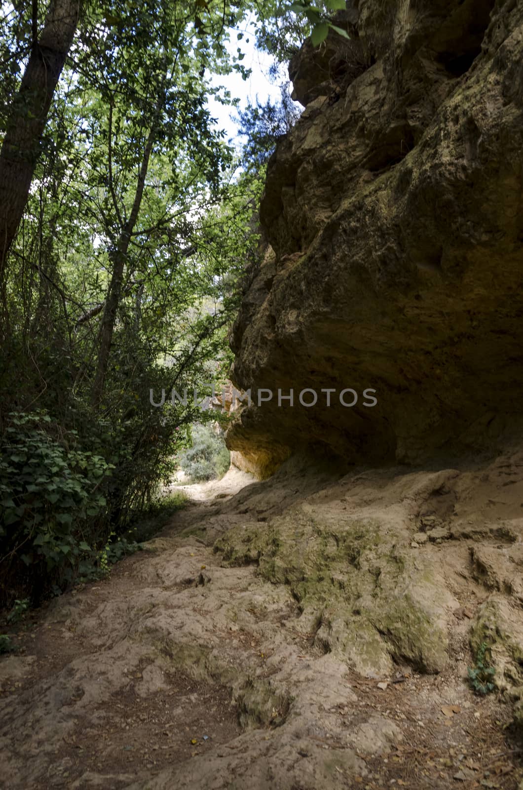 Hiking trail from the marianet fountain in Serra