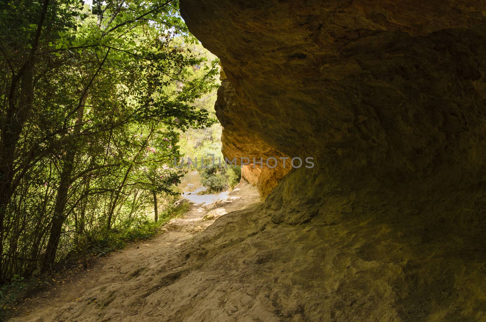 Hiking trail from the marianet fountain in Serra