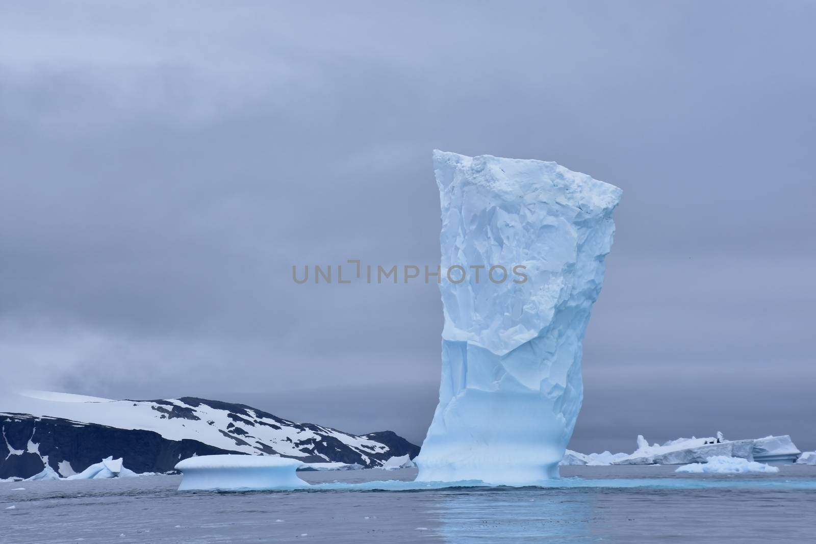 Ice on the ocean by albln