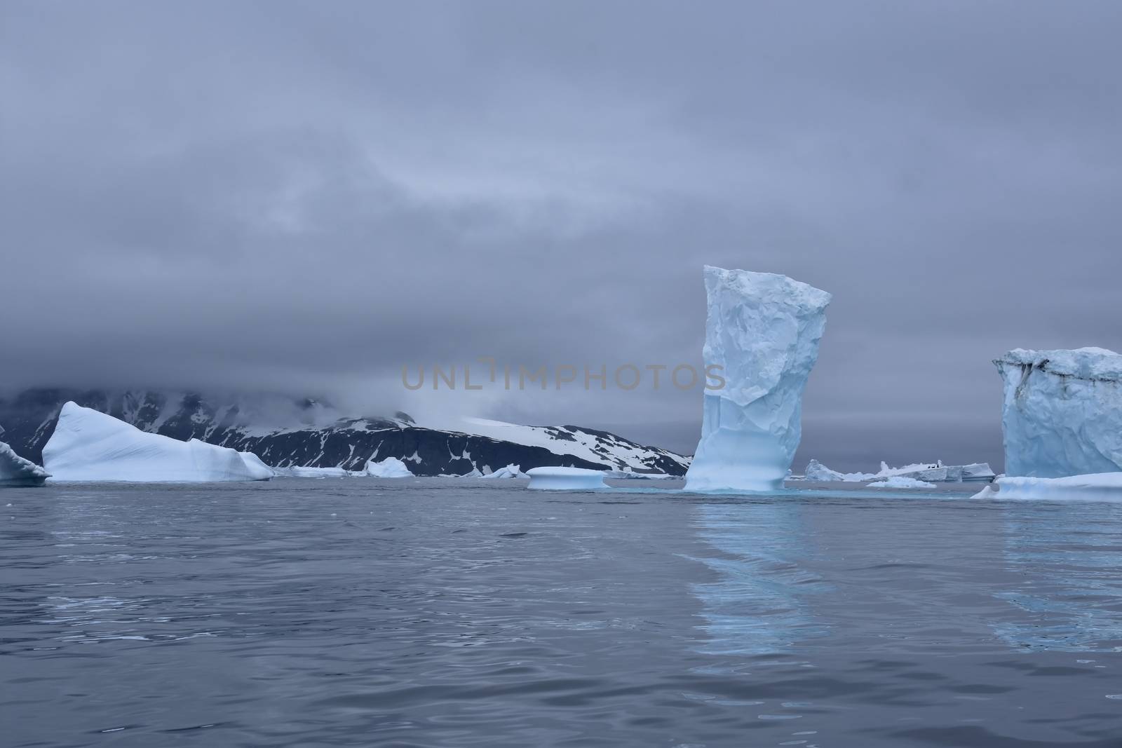 Ice on the ocean by albln