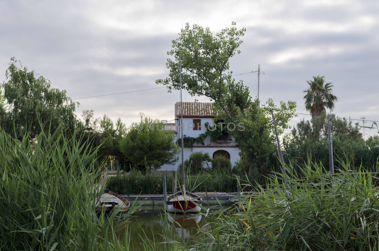 The Port of Catarroja is one of the main accesses to the Albufera. It has been a point of connection and union through navigation with other locations, at the time when the rest of the communications were insufficient.