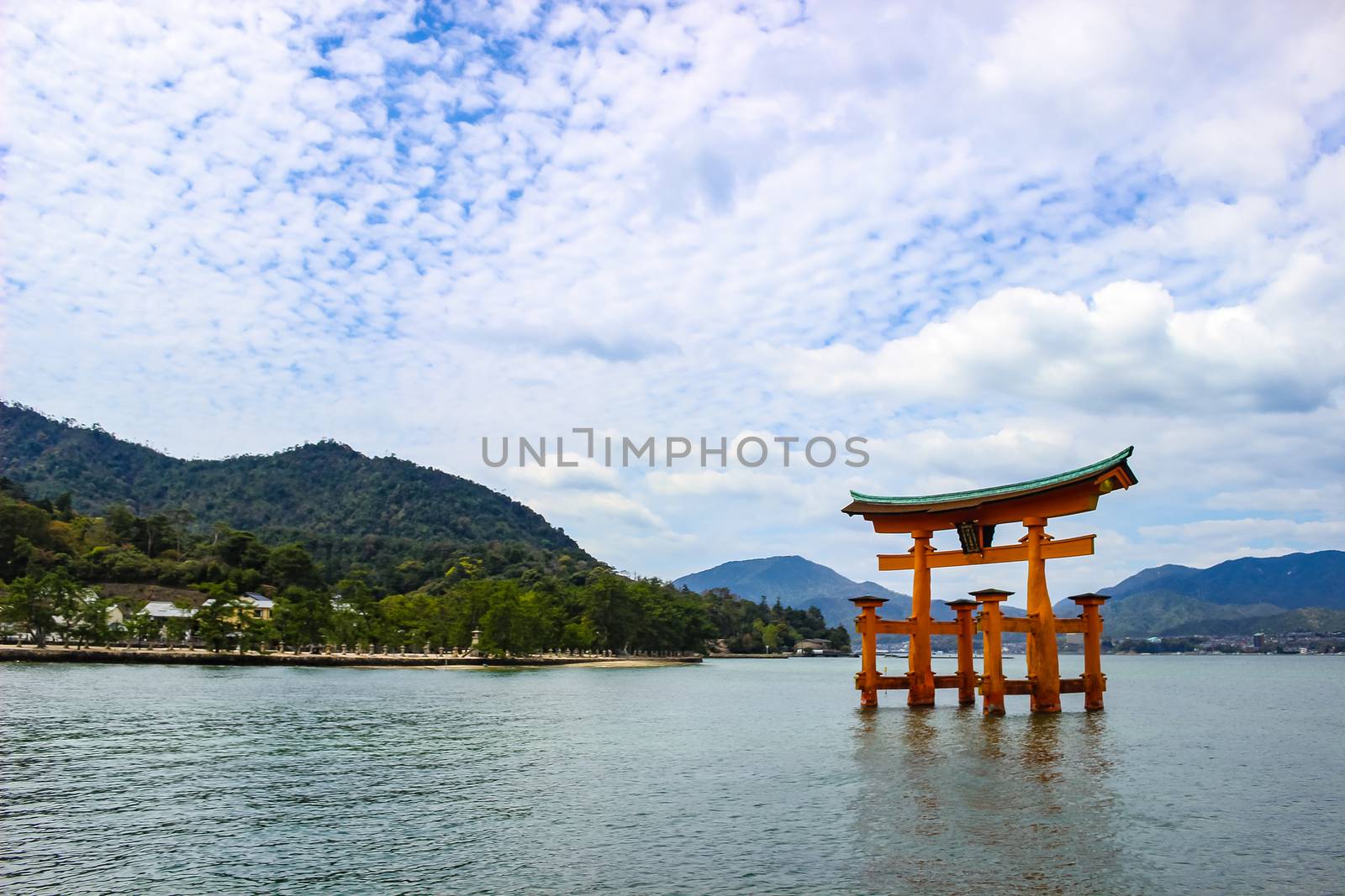 The Floating Torii gate of Itsukushima Shrine by simpleBE