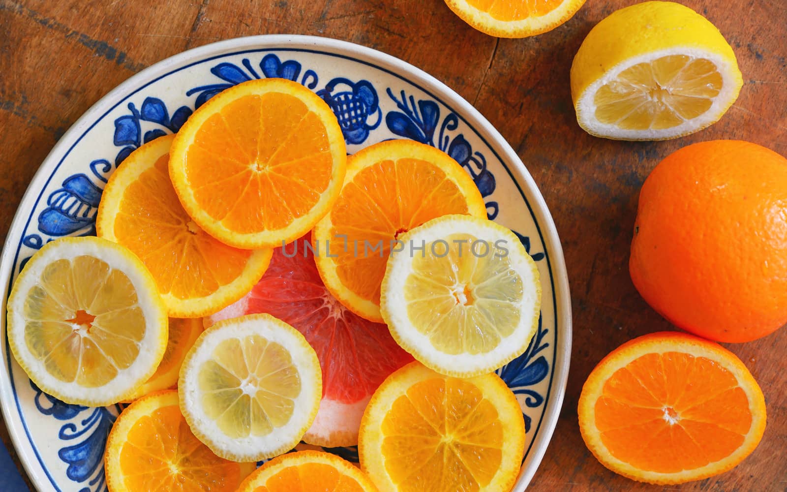 citrus fruit slices on plate by mady70