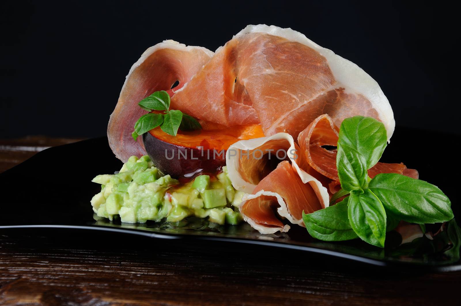 Avocado with apricot and Parma ham by Apolonia