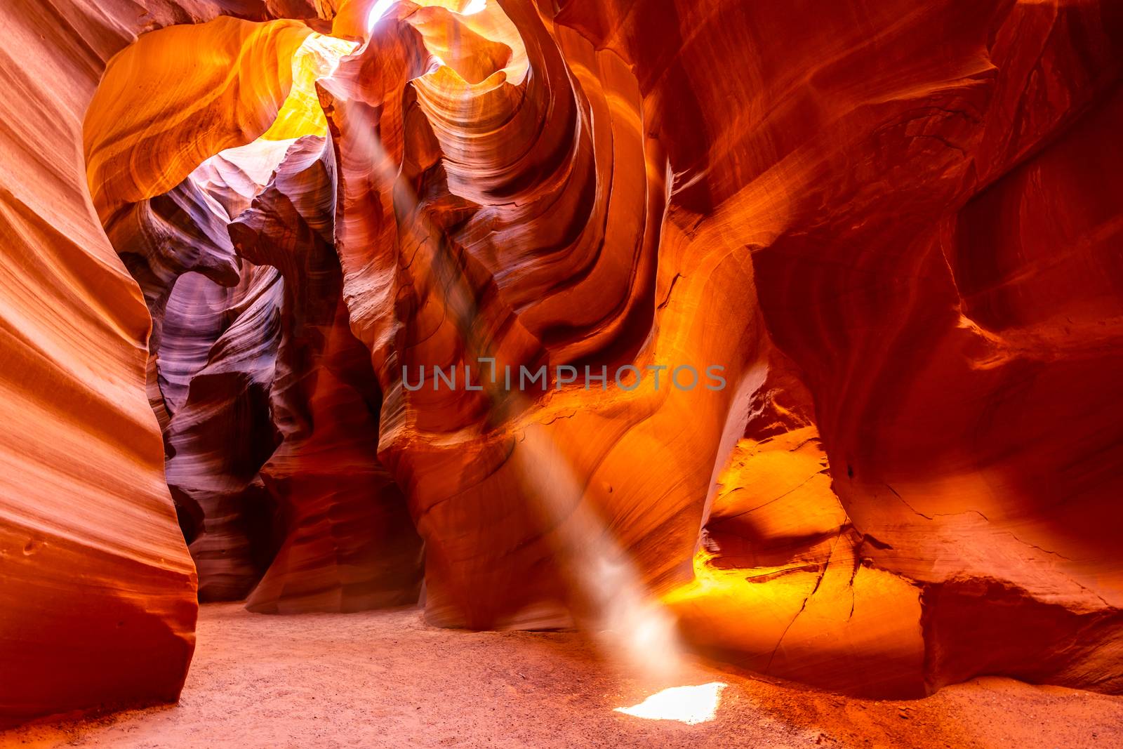 Upper Antelope Canyon by vichie81