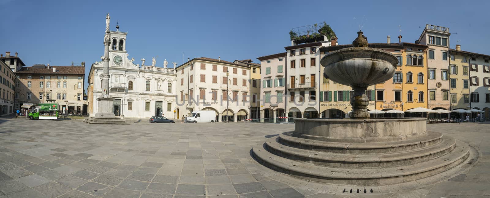 The fountain in Matteotti Square in Udine by sergiodv