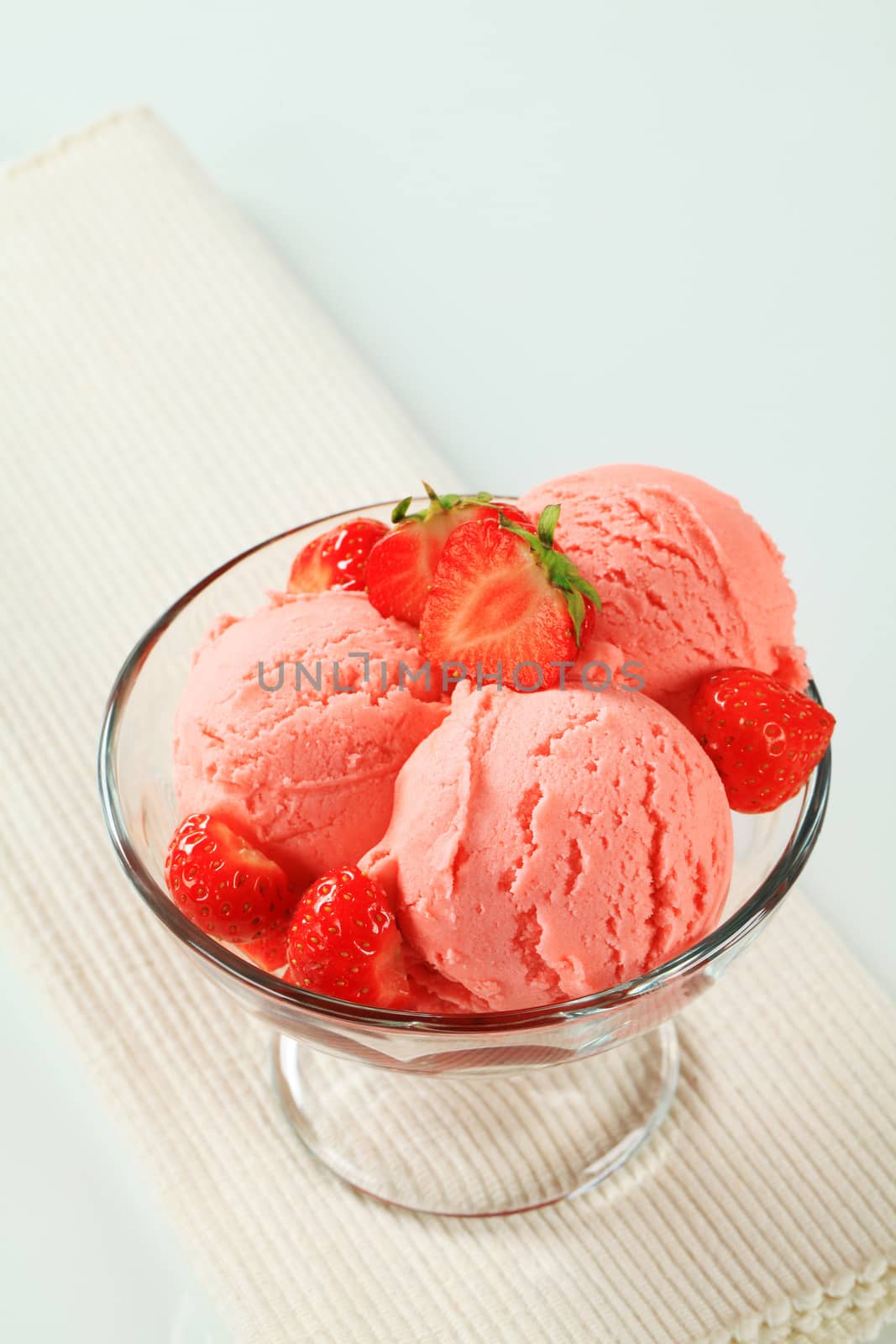 Ice cream with fresh strawberries by Digifoodstock