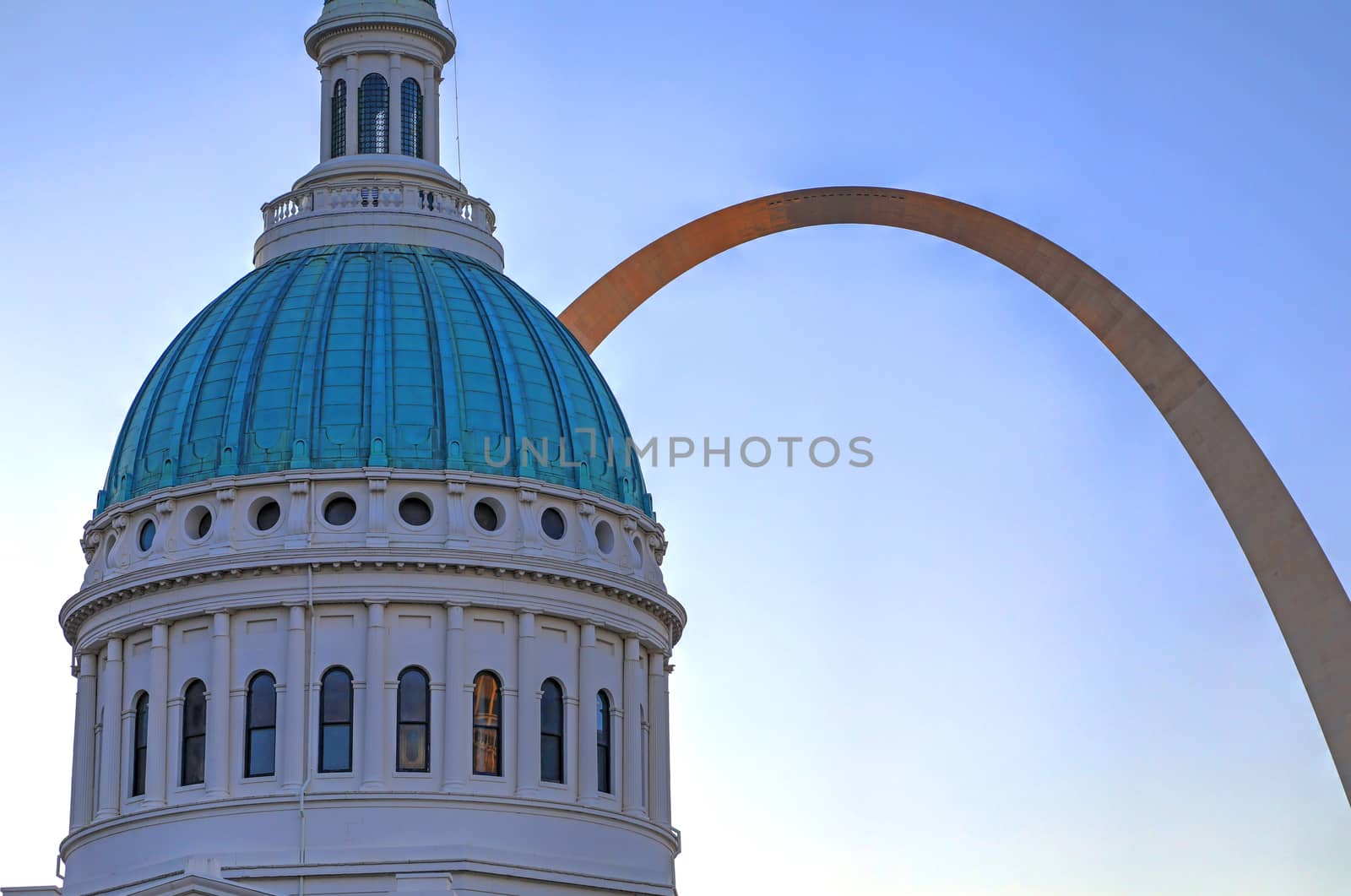 Old Courthouse and the Gateway Arch in St. Louis, Missouri.