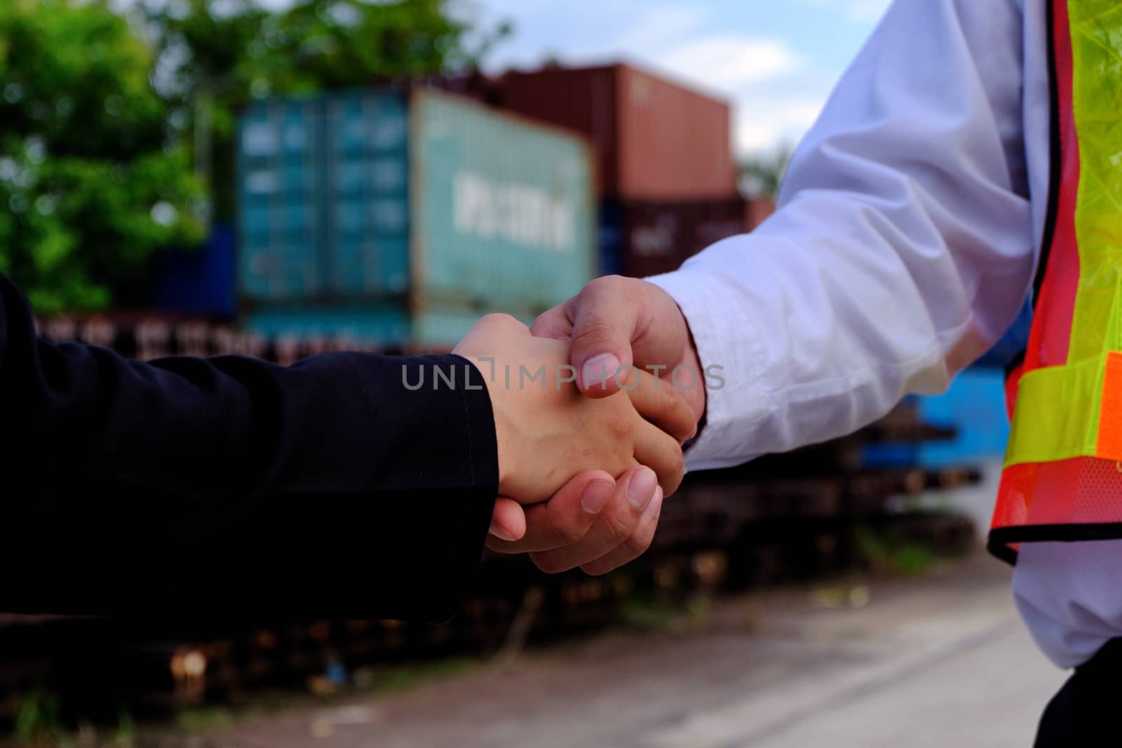 The engineer guy is shaking hands with construction manager. Dealing the contract.