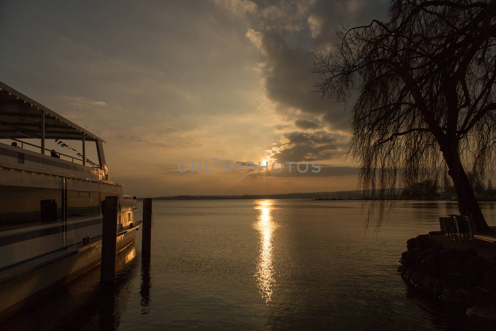 Sunset Zug Lake by Kartouchken