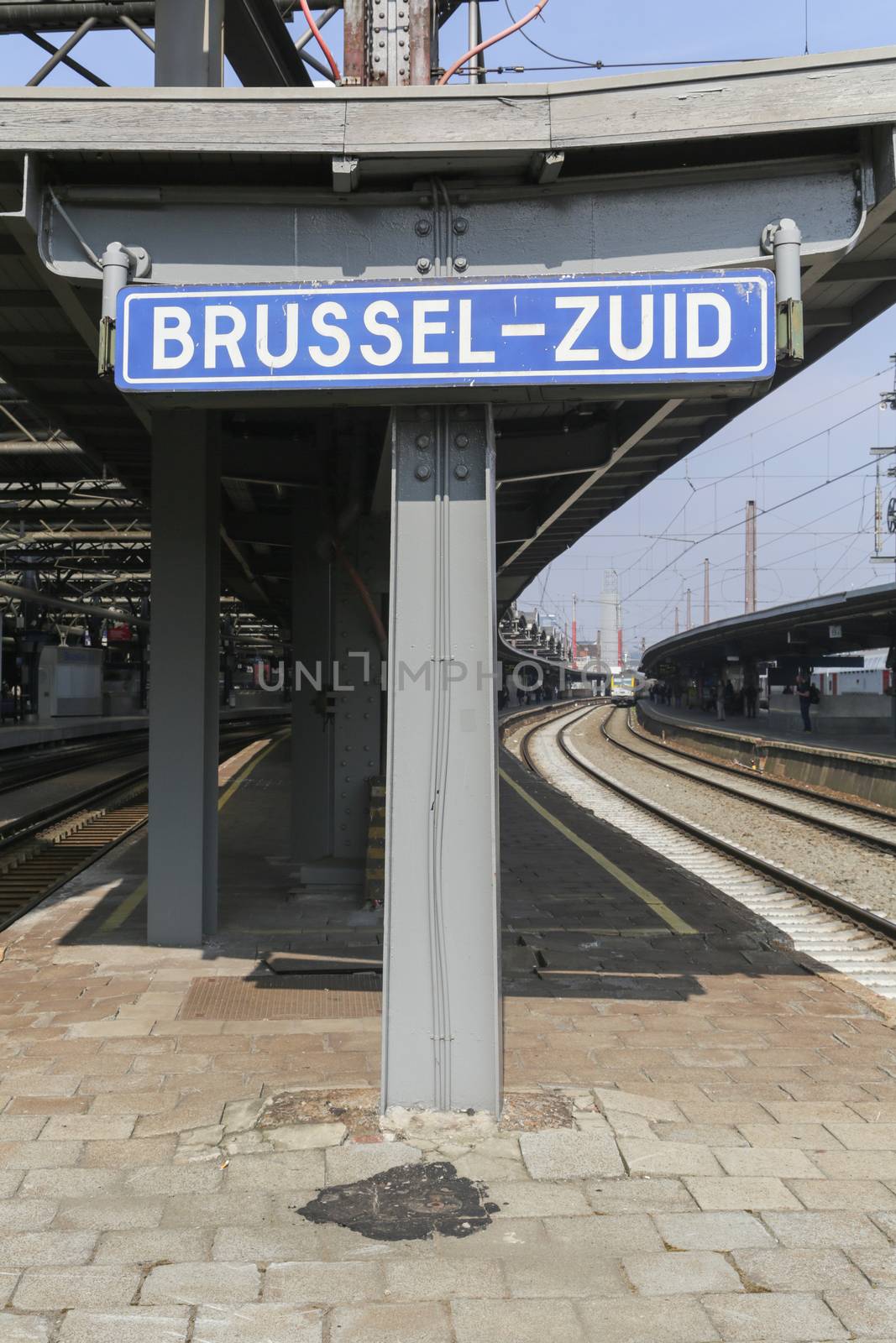 Brussels South Railway Station by Kartouchken