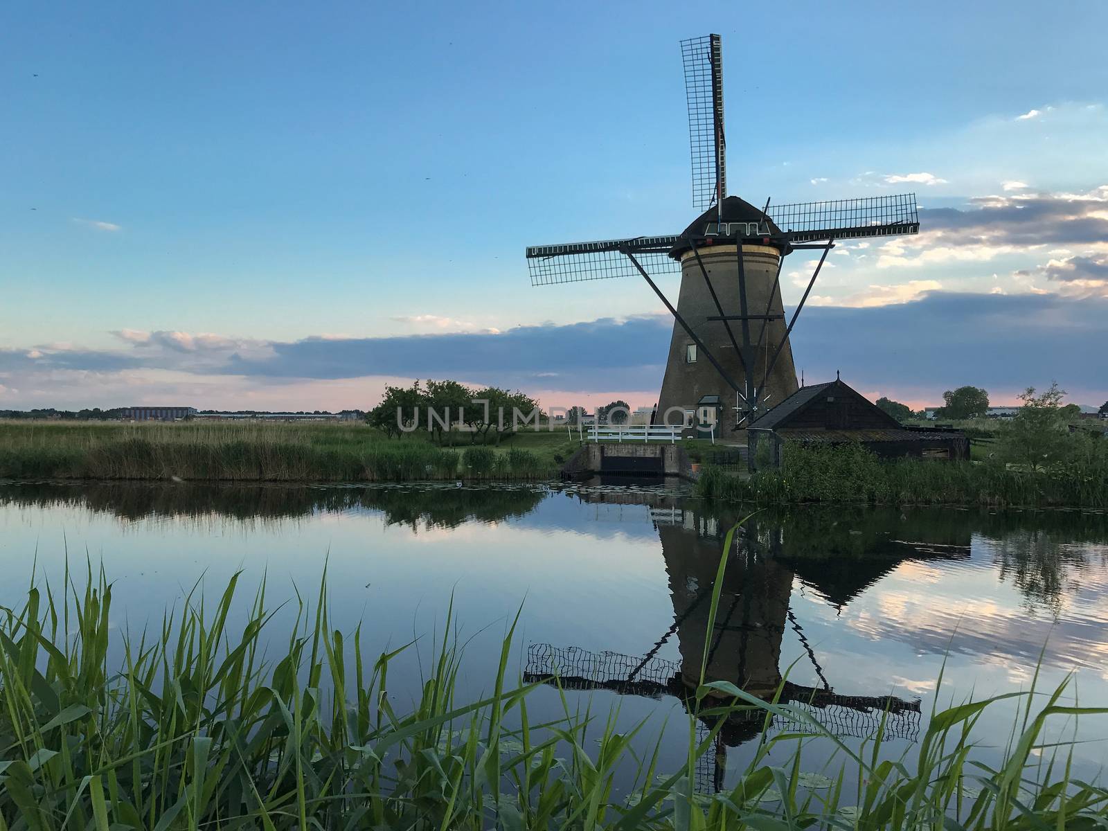 The Kinderdijk windmills by Kartouchken