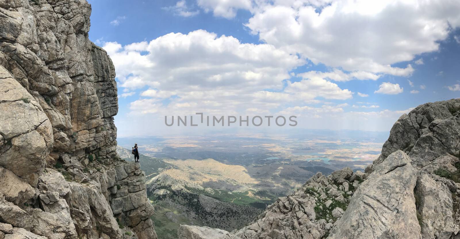 Watching the scenery from the rocks by crazymedia007