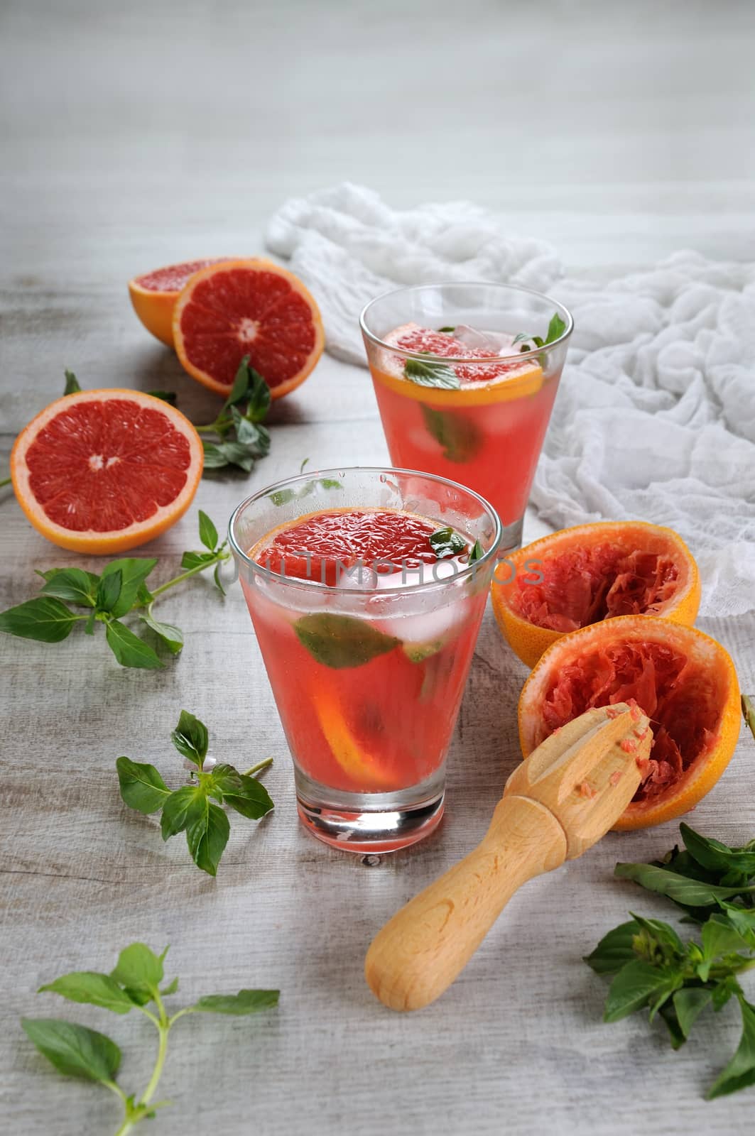Cocktail of juice, squeezed red grapefruit and leaves of the delicate basil lemon.
What could be better in a flyable, hot, sunny day?