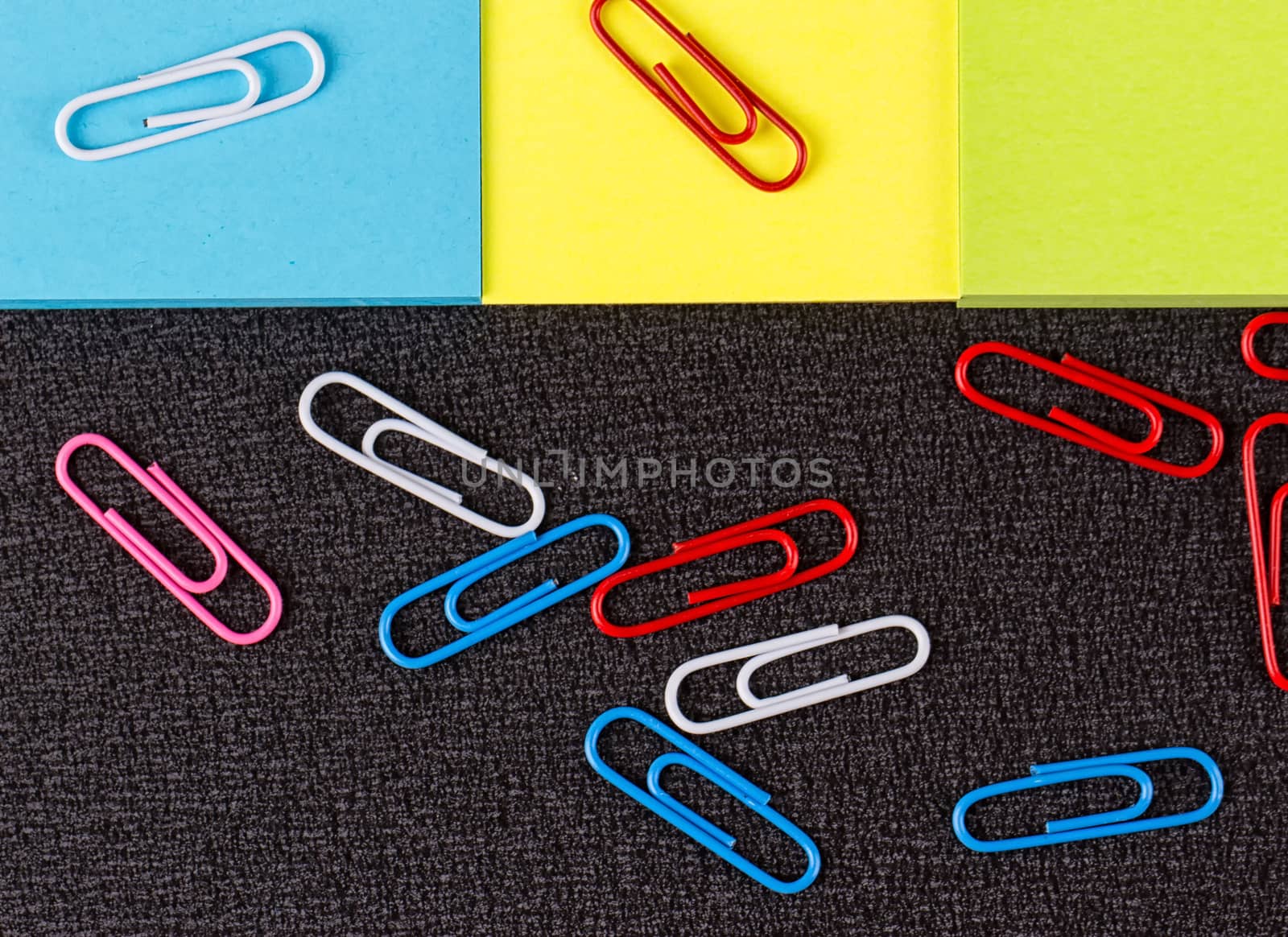 Empty paper s. paper note for add text message with magnet clip.