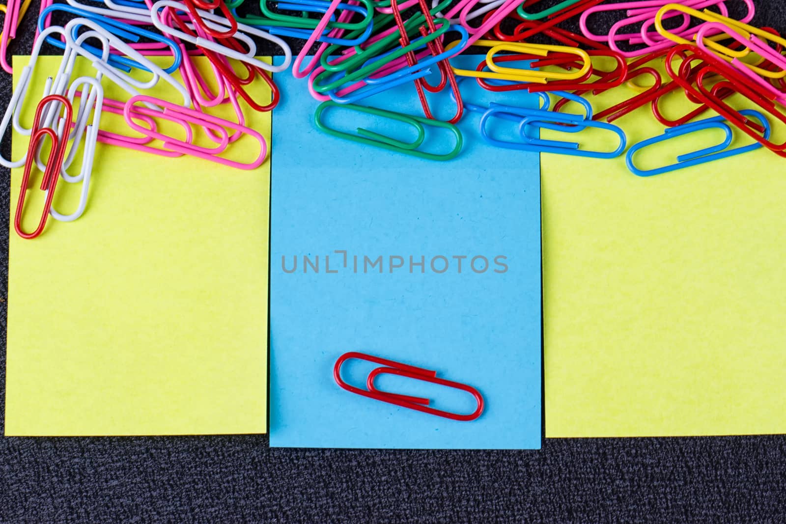 Empty paper s. paper note for add text message with magnet clip.
