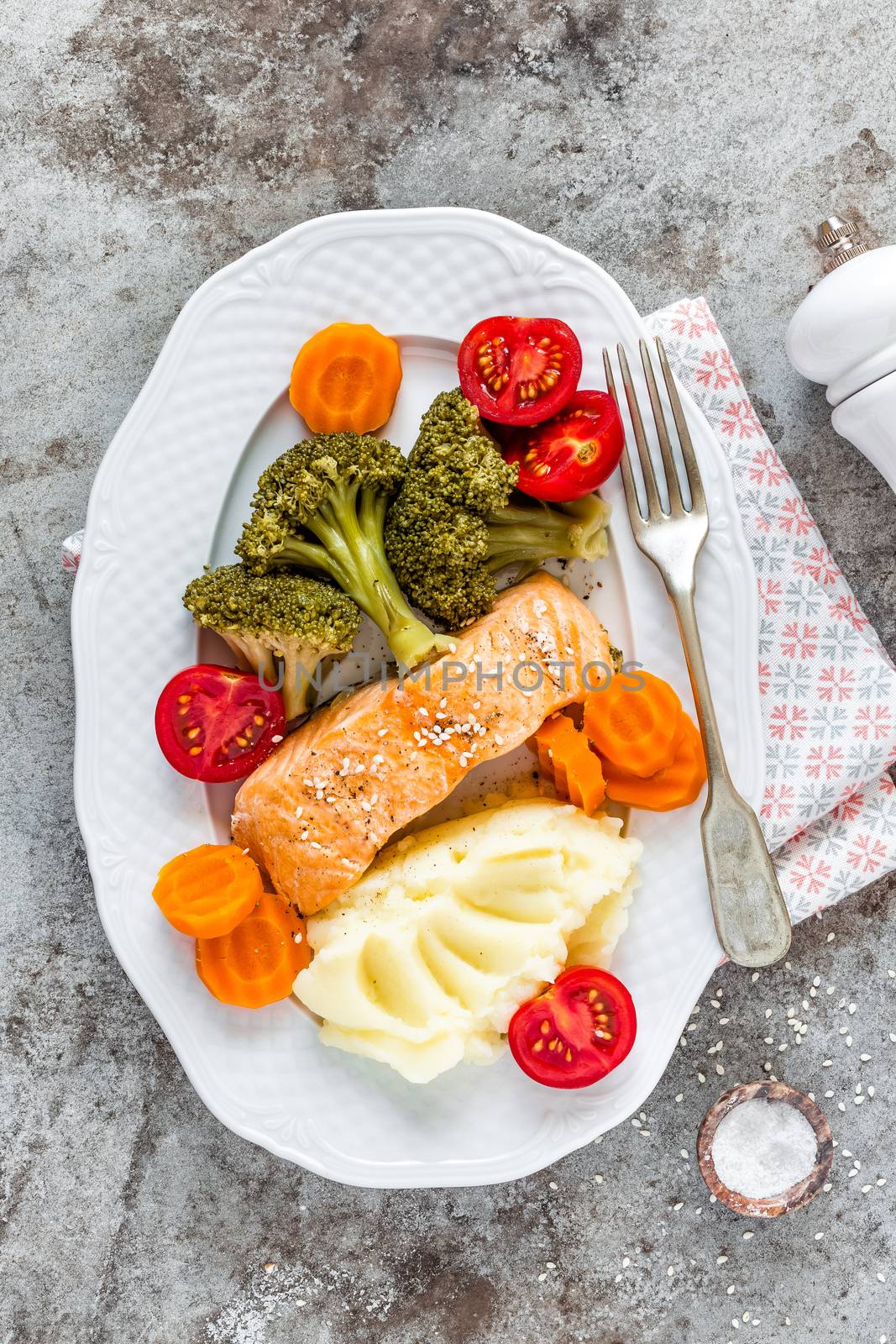 Salmon fish steamed with vegetables by yelenayemchuk
