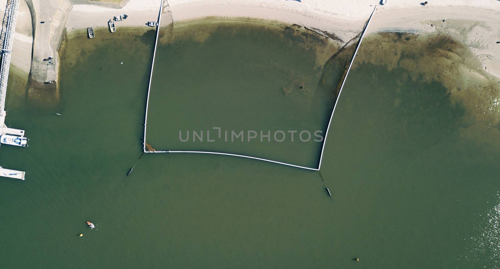 Lions Park beach at Jacobs Well. by artistrobd