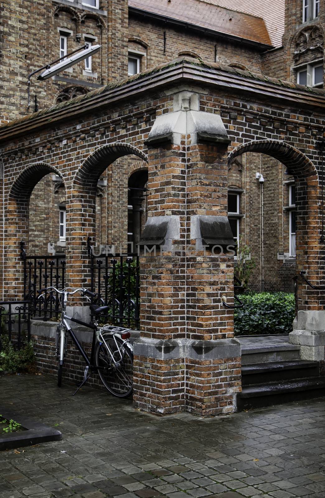 Typical bicycle in Bruges by esebene